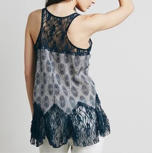 FREE PEOPLE BELL TRAPEZE LACE CAMI SIZE M - Picture 2 of 7